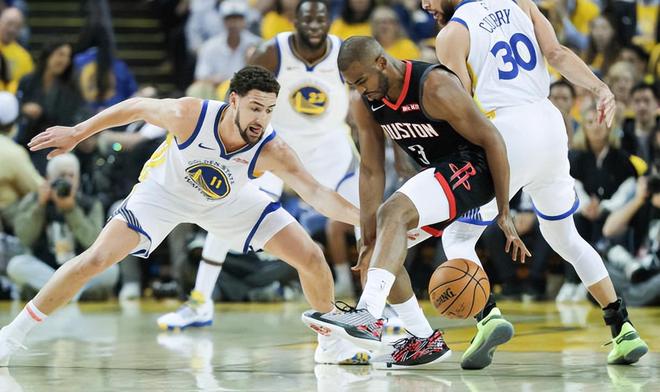 江苏队完胜四川队，克莱扛起全队