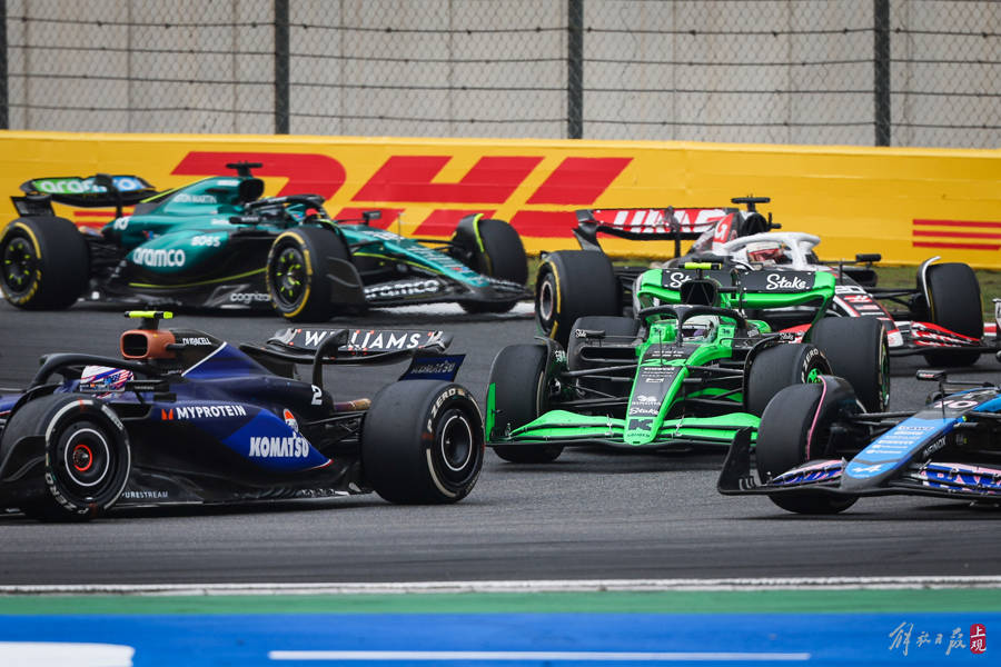 开云体育官网-雷诺车队绝杀索伯车队，佩雷兹惊艳四座