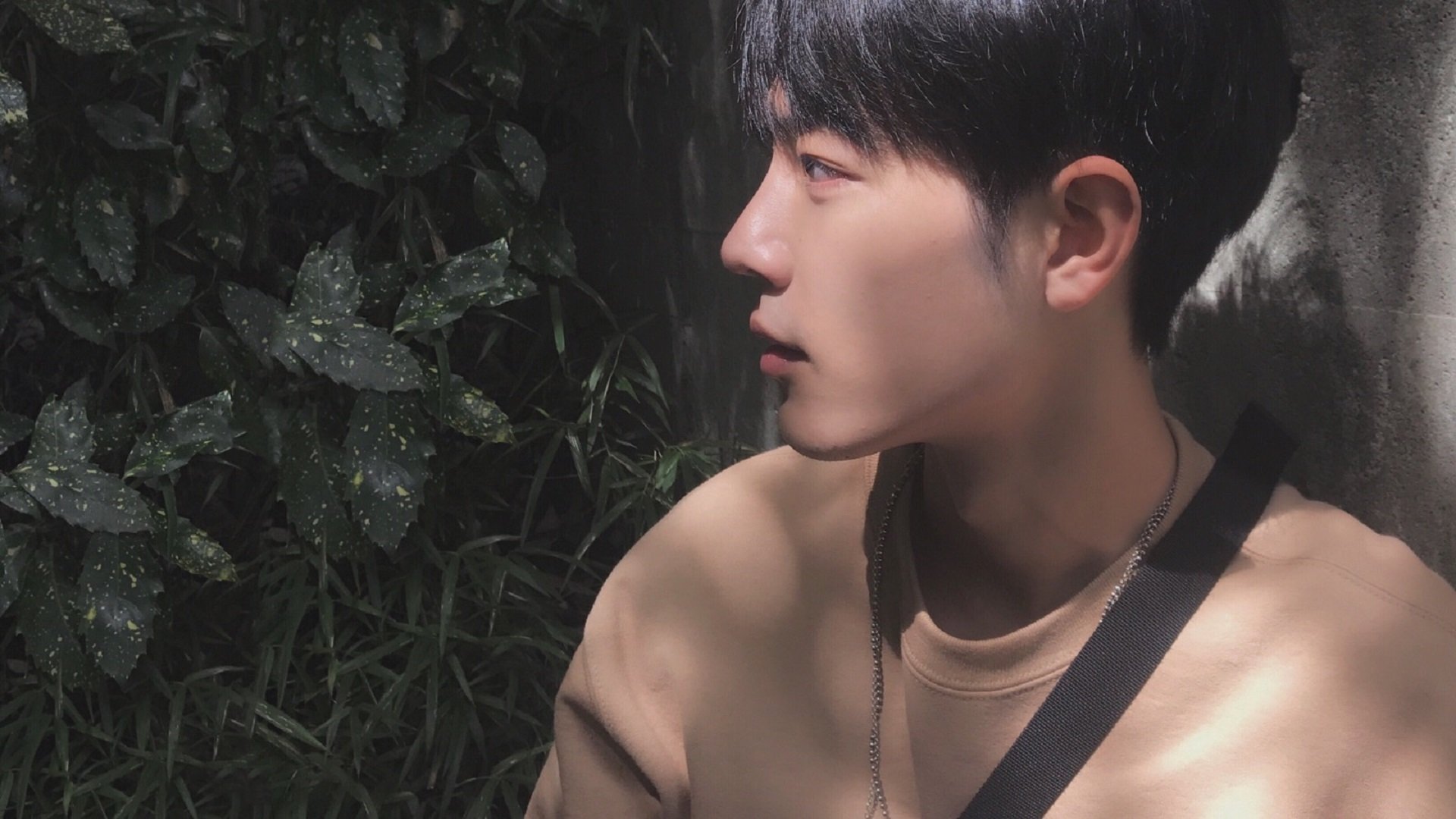 开云体育登录-94分钟的复仇与救赎，苏亚雷斯安菲尔德的圆月弯刀绝杀巴萨，手刃旧主的黑夜传奇